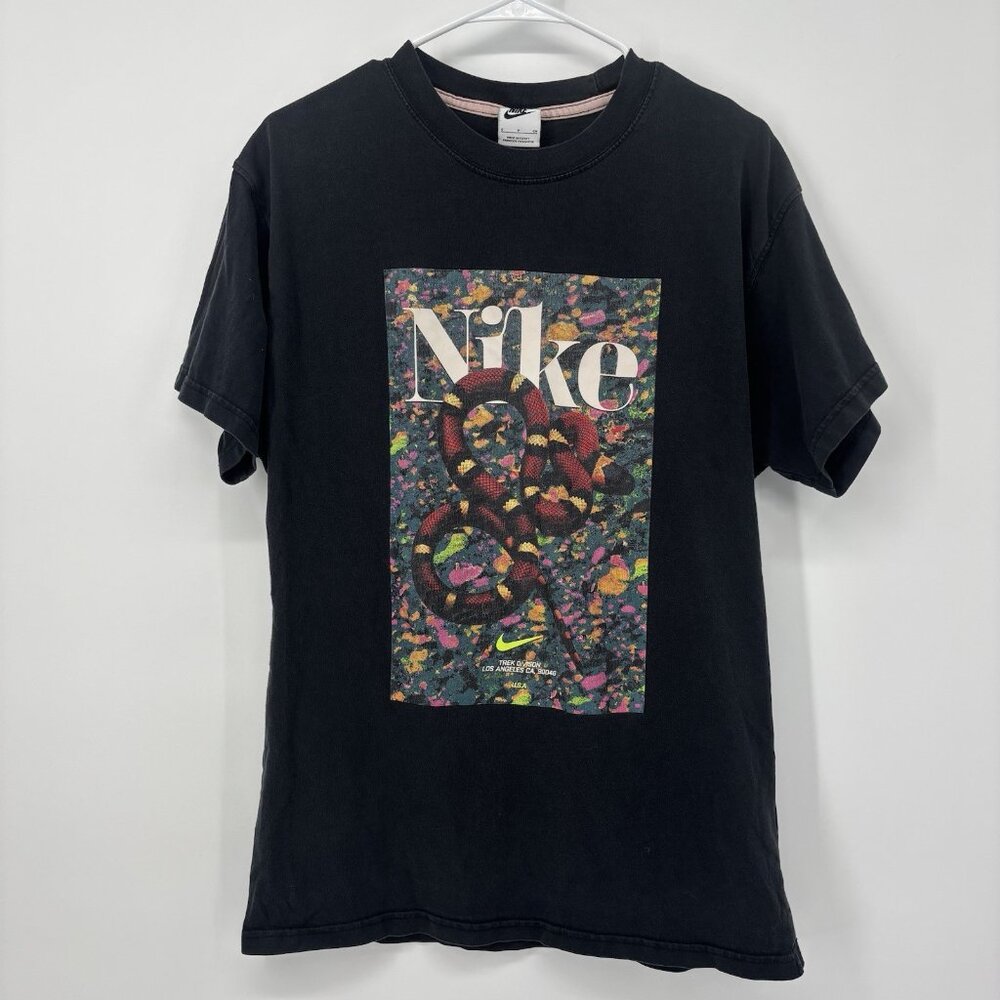 Nike Sportswear Men's Snake '90s Graphic Print T-Shirt Black Size‎ Small Retro